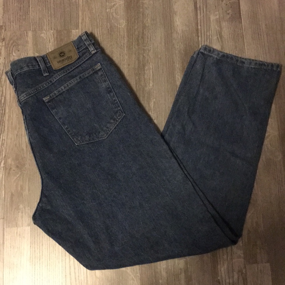 Men’s Wrangler Jeans 38x34 relaxed fit NEW WOT